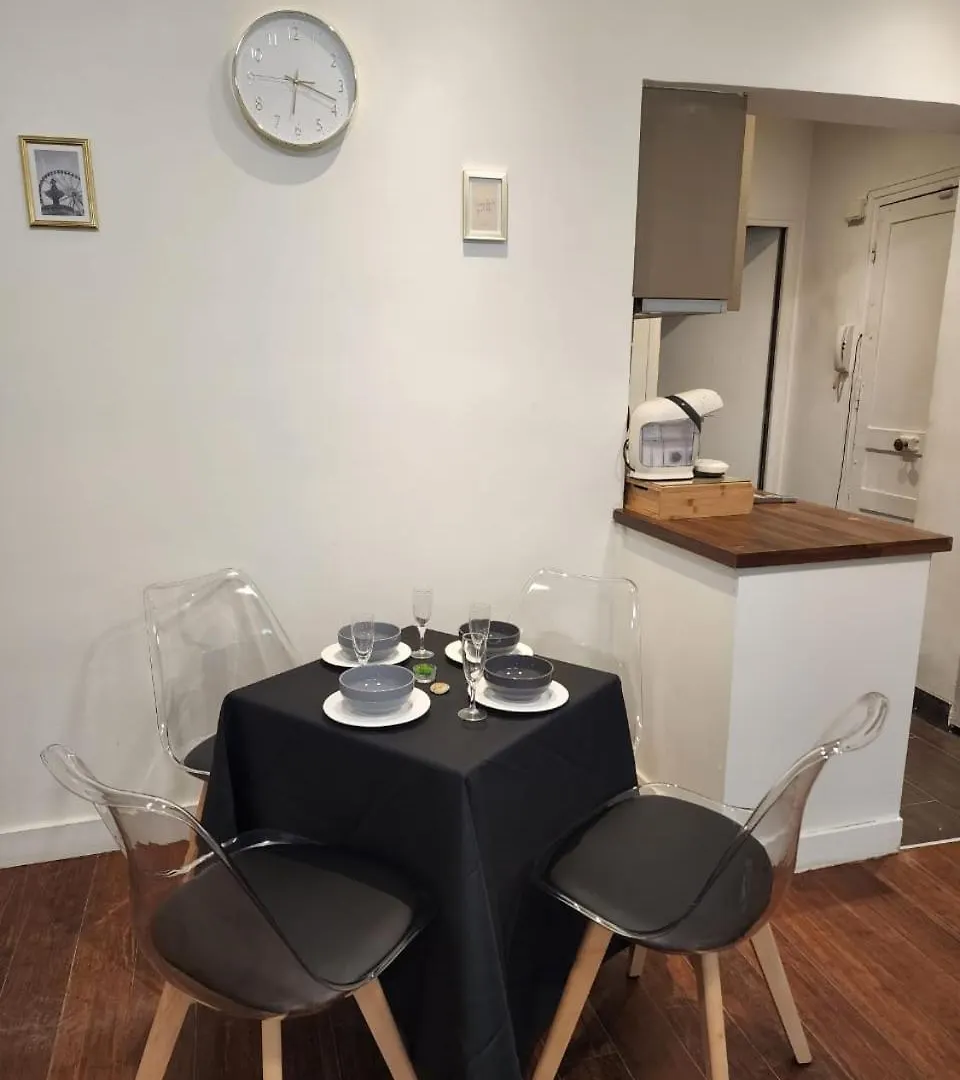 Sublime Appartement A Montmartre パリ 0*,
